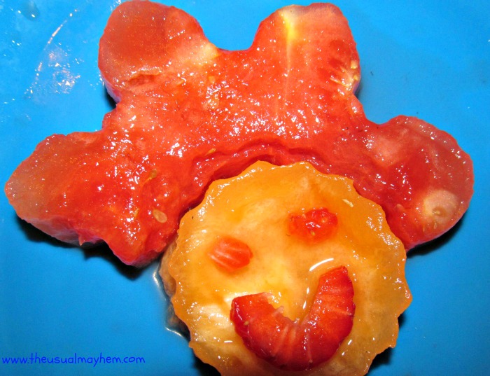Play with Food - Fruit Face from The Usual Mayhem and B-InspiredMama.com