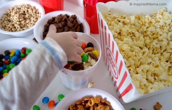 A Yummy Movie Night Popcorn Bar with DIY Personalized Popcorn Cups + An APP to Make Your Popcorn PERFECT! #sponsored #GoodbyeBurnedPopcorn #PerfectPop at B-InspiredMama