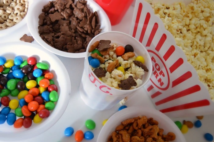 Kids Movie Night Popcorn Bar with DIY Personalized Popcorn Cups + An APP to Make Your Popcorn PERFECT! #sponsored #GoodbyeBurnedPopcorn #PerfectPop at B-InspiredMama