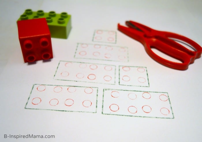 Stamping LEGO DUPLOs to Make An Easy Kids Christmas Craft [Sponsored by LEGO] at B-Inspired Mama