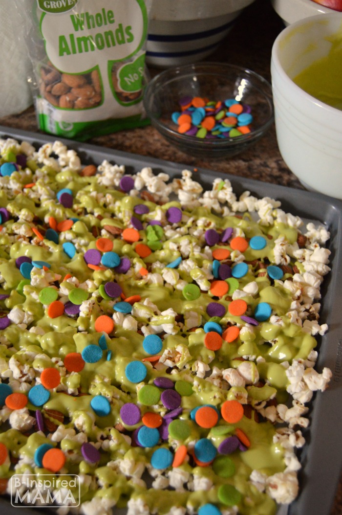 Our Easy to Make Neon Slime Popcorn Snack Mix for Watching the Nickelodeon Kids Choice Awards at B-Inspired Mama