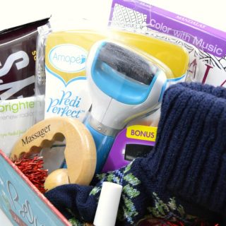 A Pampering Kit Gift for Moms - A 2015 Holiday Gift Guide at B-Inspired Mama