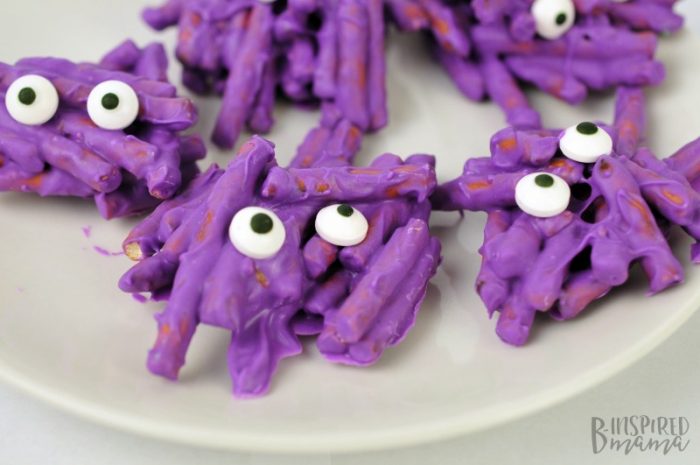 How to Make Cute Non-Scary Halloween Monster Treats - Super fun for a class Halloween party or even for a preschool monster theme or kids monster Birthday party!